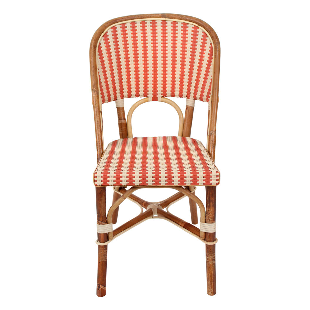 Silla de ratán Avignon, de estilo Bistro. Estructura de ratán natural. Asiento y respaldo en médula de ratán sintético. frontal