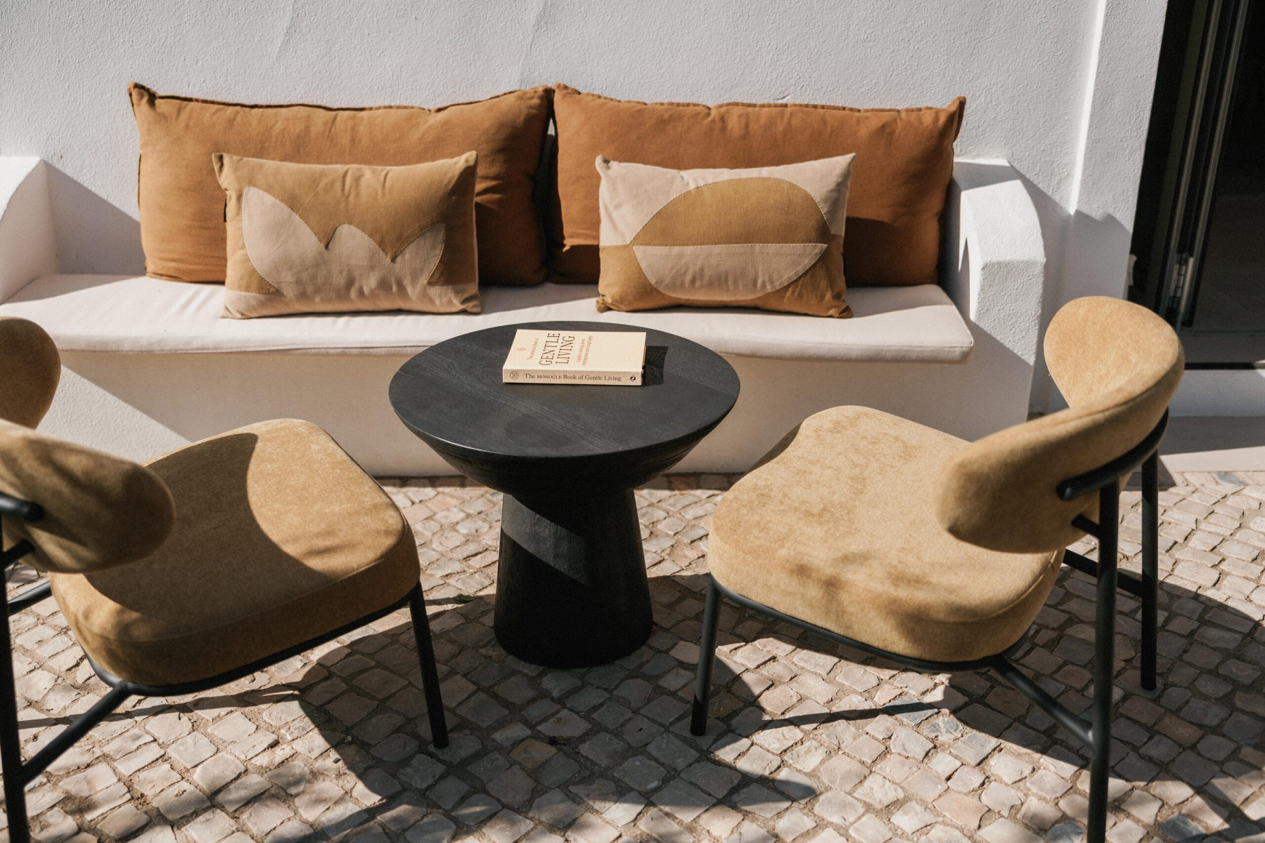 tendencia colores 2025 sillones curry